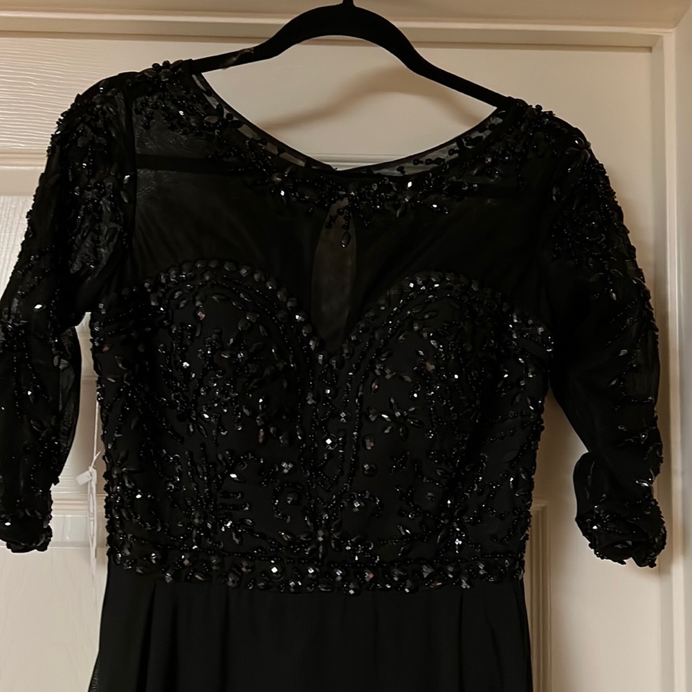NWT beautiful black evening gown  size 6  perfect for wedding or formal event